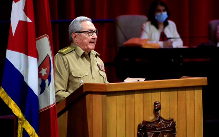 Raul Castro auf dem 8. Parteitag der PCC