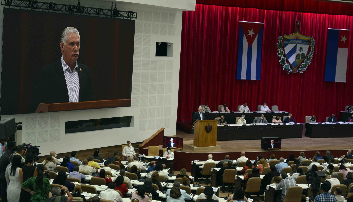 Kubas Präsident Miguel Díaz-Canel hält eine Rede vor dem kubanischen Parlament