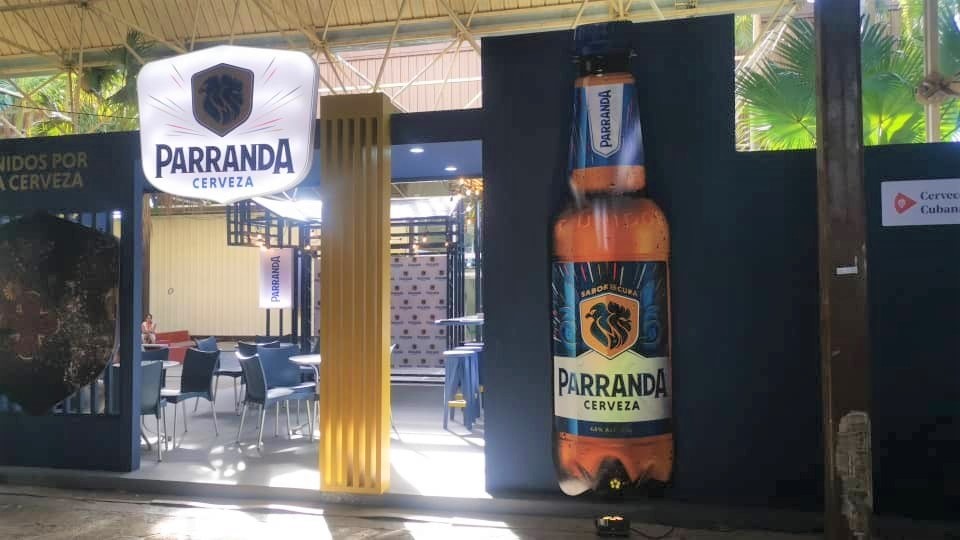 Stand der Biermarke Parranda auf der Handelsmesse FIHAV