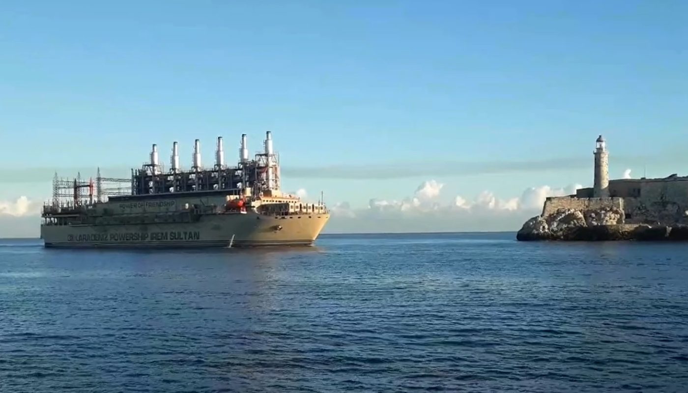 Kraftwerksschiff erreicht Bucht von Havanna