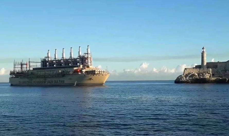 Neues Kraftwerksschiff erreicht Bucht von Havanna