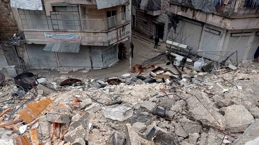 Bergungsarbeiten nach dem schweren Erdbeben in Aleppo