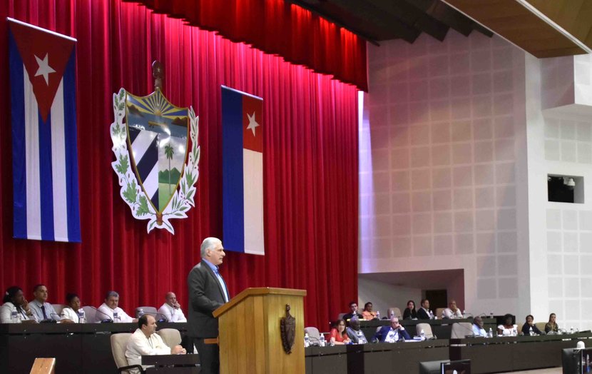 Kubas Präsident Miguel Díaz-Canel vor den Abgeordneten der Nationalversammlung