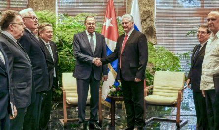 Kubas Präsident Díaz-Canel und Russlands Außenminister Sergei Lavrov